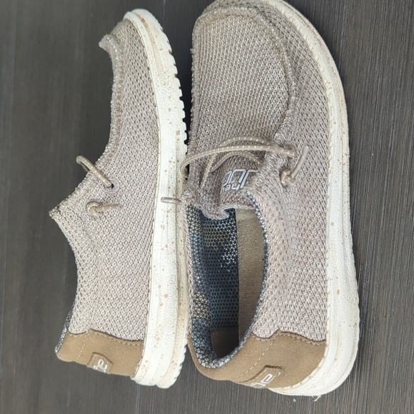 Kids size 12 hey dudes - Picture 6 of 7